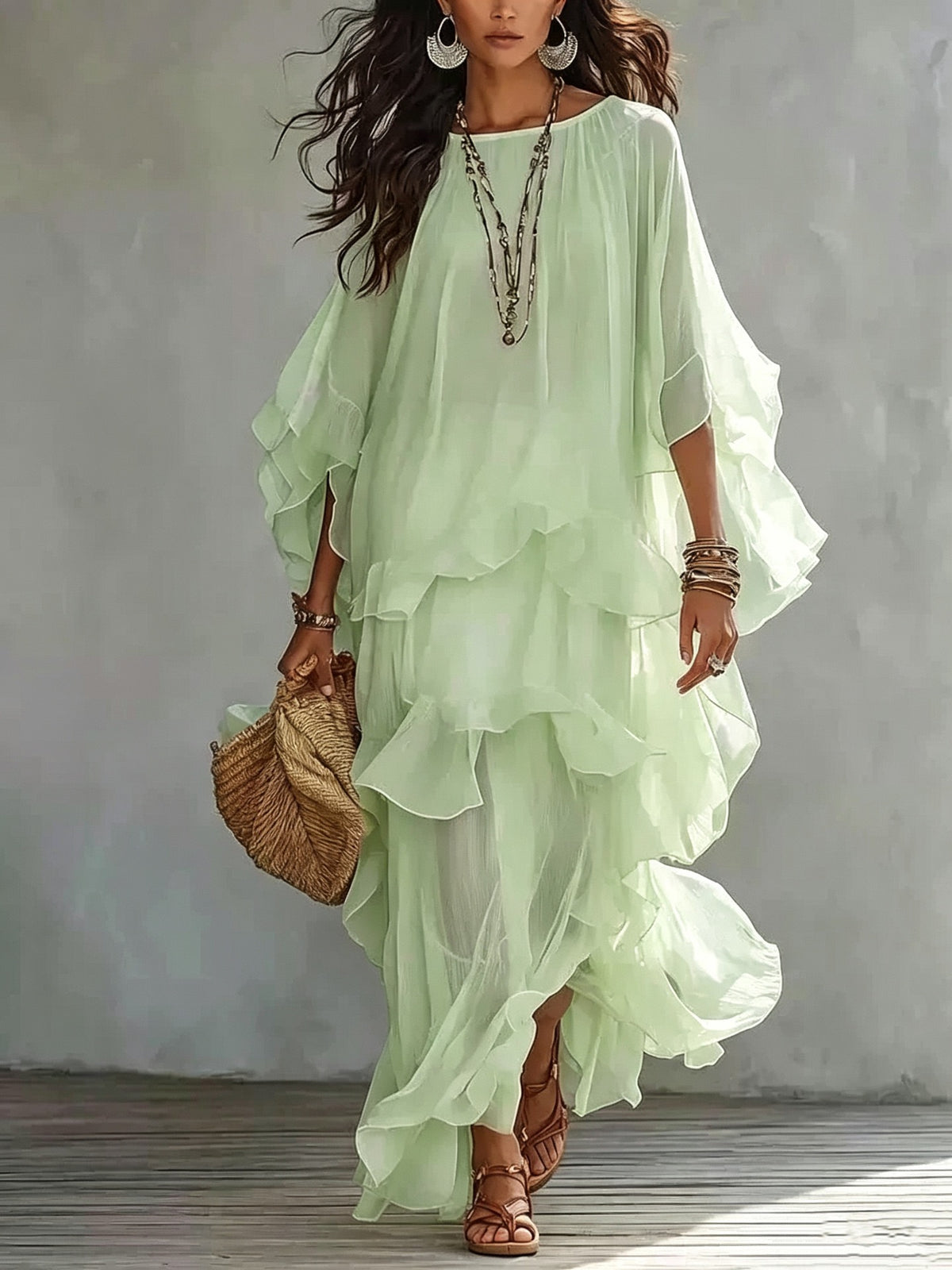 Maxiabito boho a balze con volant e maniche a pipistrello