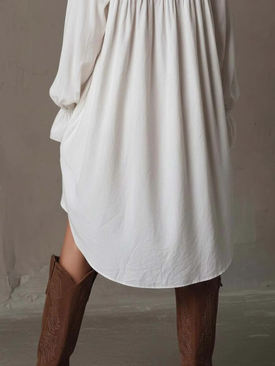 Weißes Boho-Hemdkleid mit Spitzeneinsätzen und langen Ärmeln
