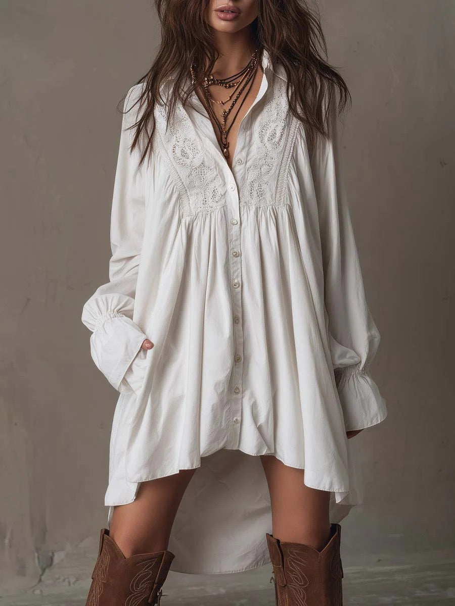 Weißes Boho-Hemdkleid mit Spitzeneinsätzen und langen Ärmeln