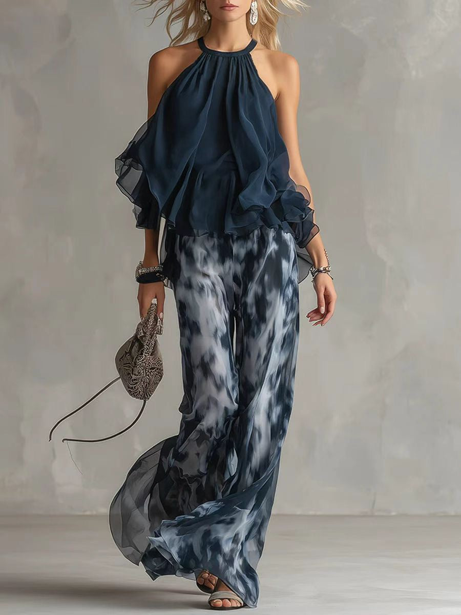 Set aus marineblauem Neckholder-Top mit Rüschen und Hose mit Batikprint und weitem Bein