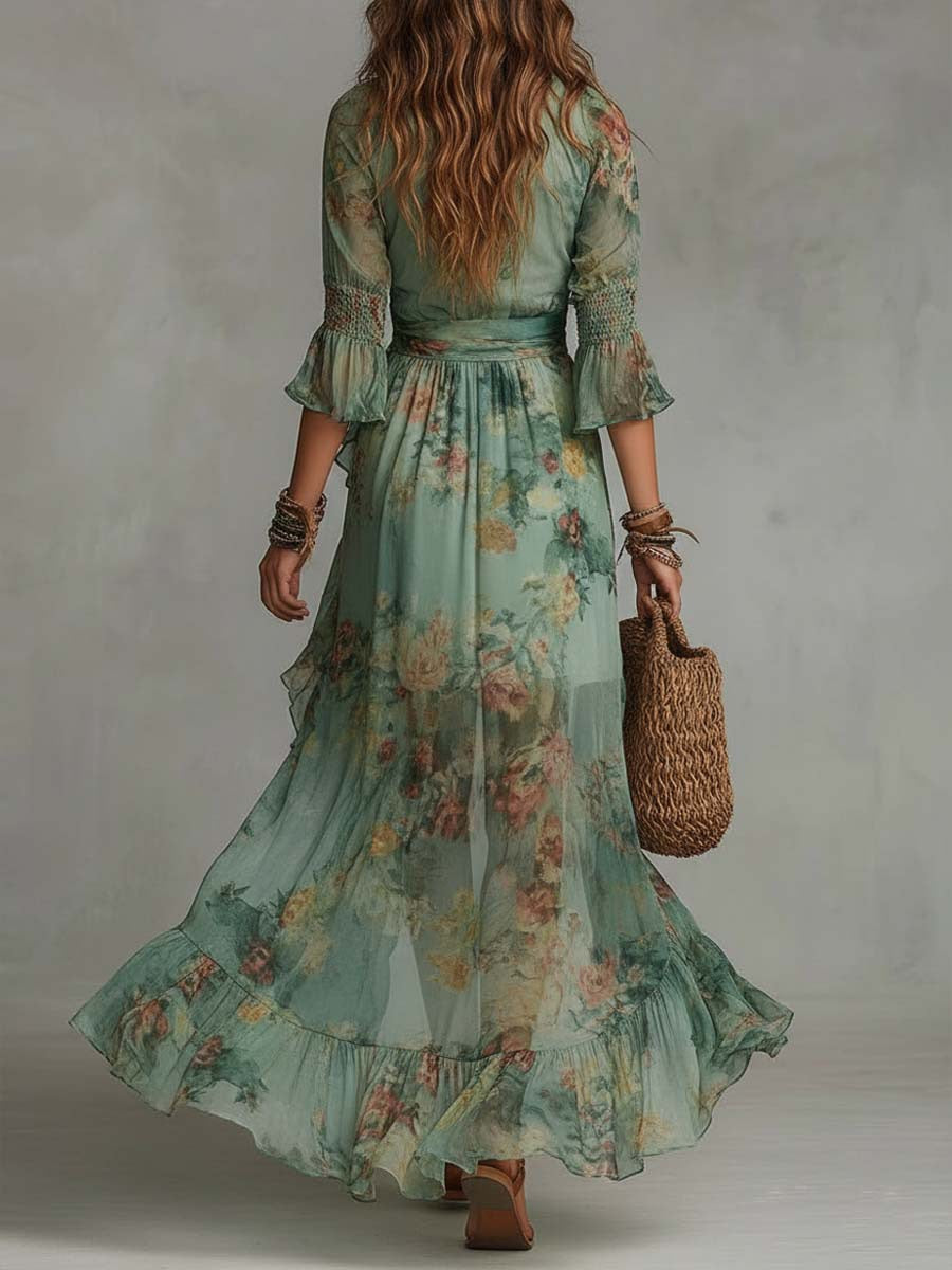 Maxiabito boho a fiori con scollo a V, vita arricciata e orlo asimmetrico