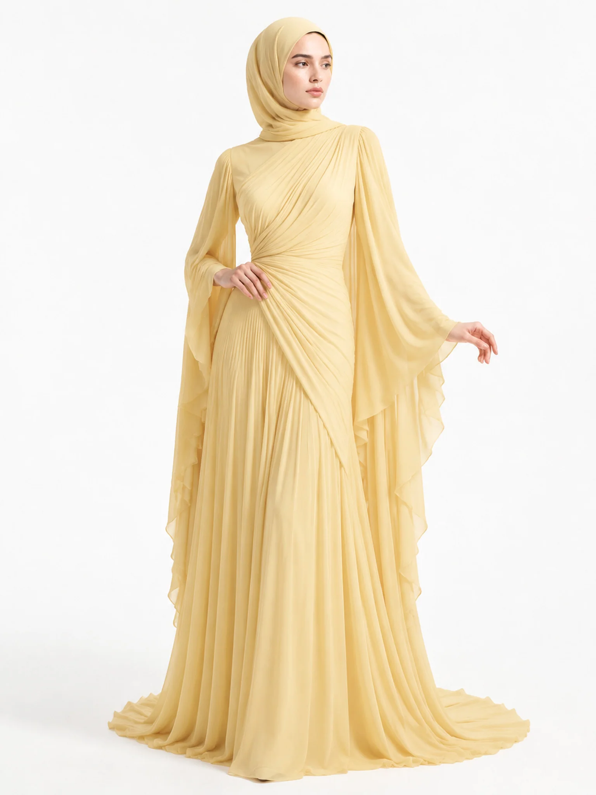 Élégante robe longue en mousseline plissée à col montant et manches cape