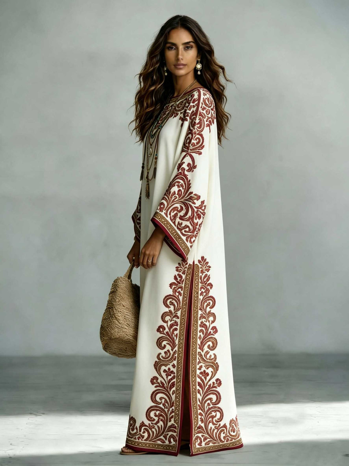 Elegante abito lungo boho in raso con stampa floreale e maniche a pipistrello