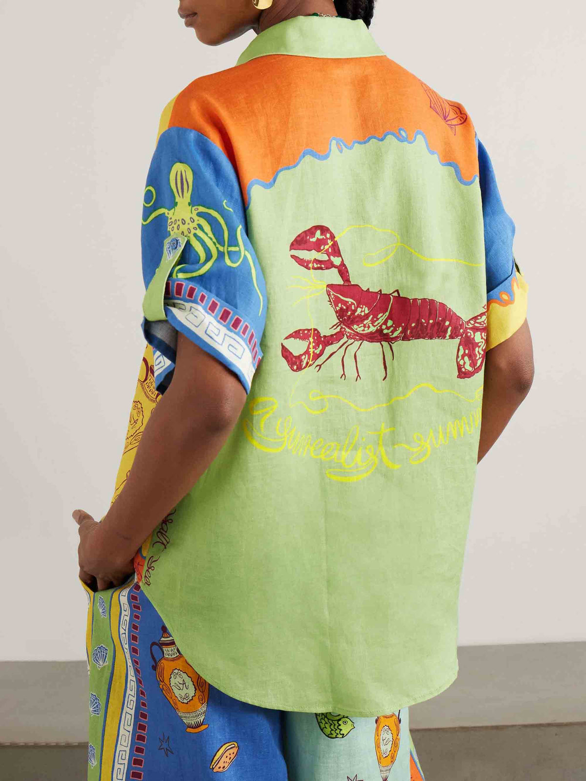 Camisa holgada única de manga corta con estampado de fantasía veraniega